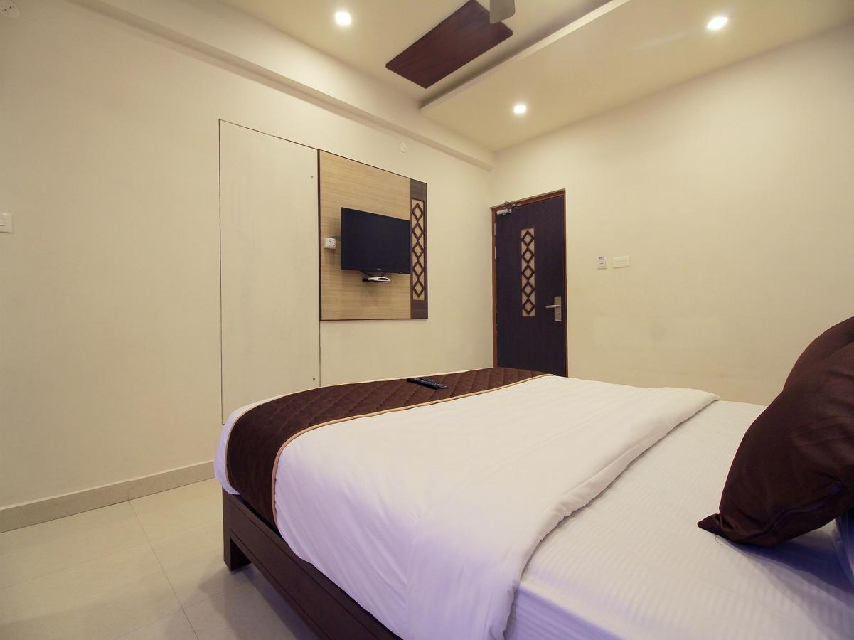 Oyo 11489 Pkn Classic Regency Madurai Bagian luar foto