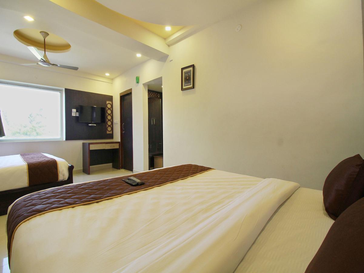 Oyo 11489 Pkn Classic Regency Madurai Bagian luar foto