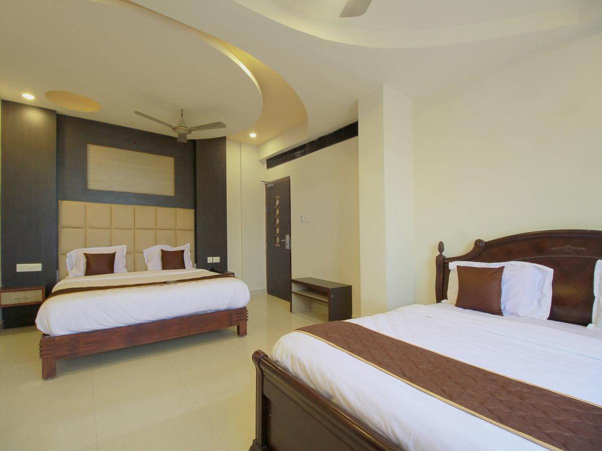 Oyo 11489 Pkn Classic Regency Madurai Bagian luar foto