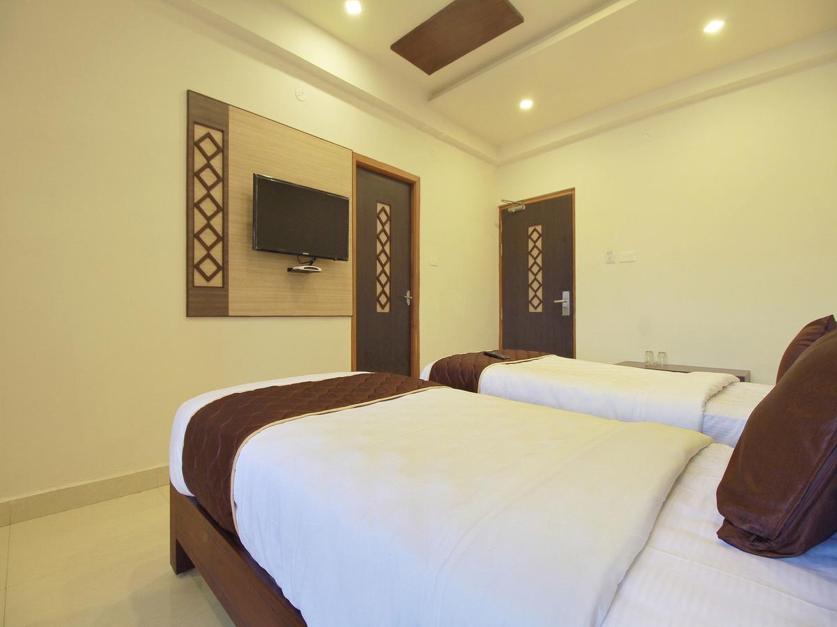 Oyo 11489 Pkn Classic Regency Madurai Bagian luar foto