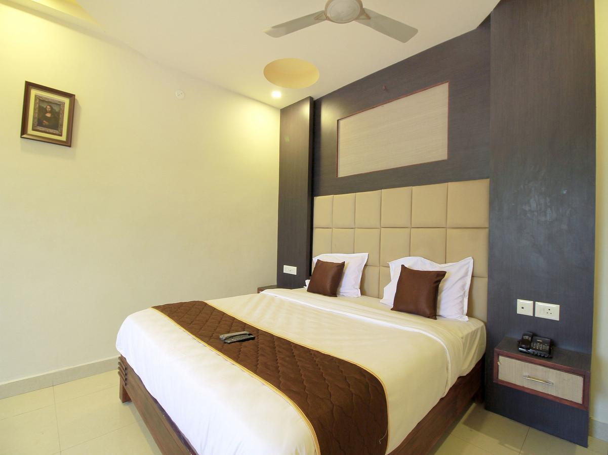Oyo 11489 Pkn Classic Regency Madurai Bagian luar foto